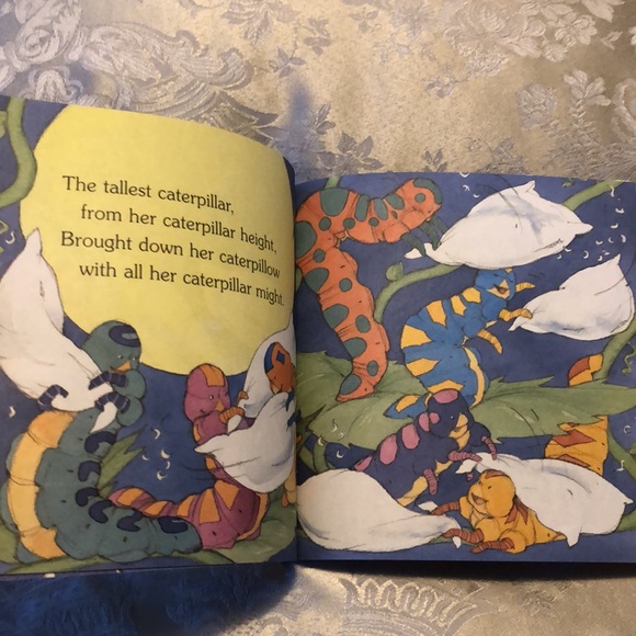 THE CATERPILLOW FIGHT by Sam McBratney - SCHOLASTIC CHILDREN BOOK - #263 - Picture 5 of 9